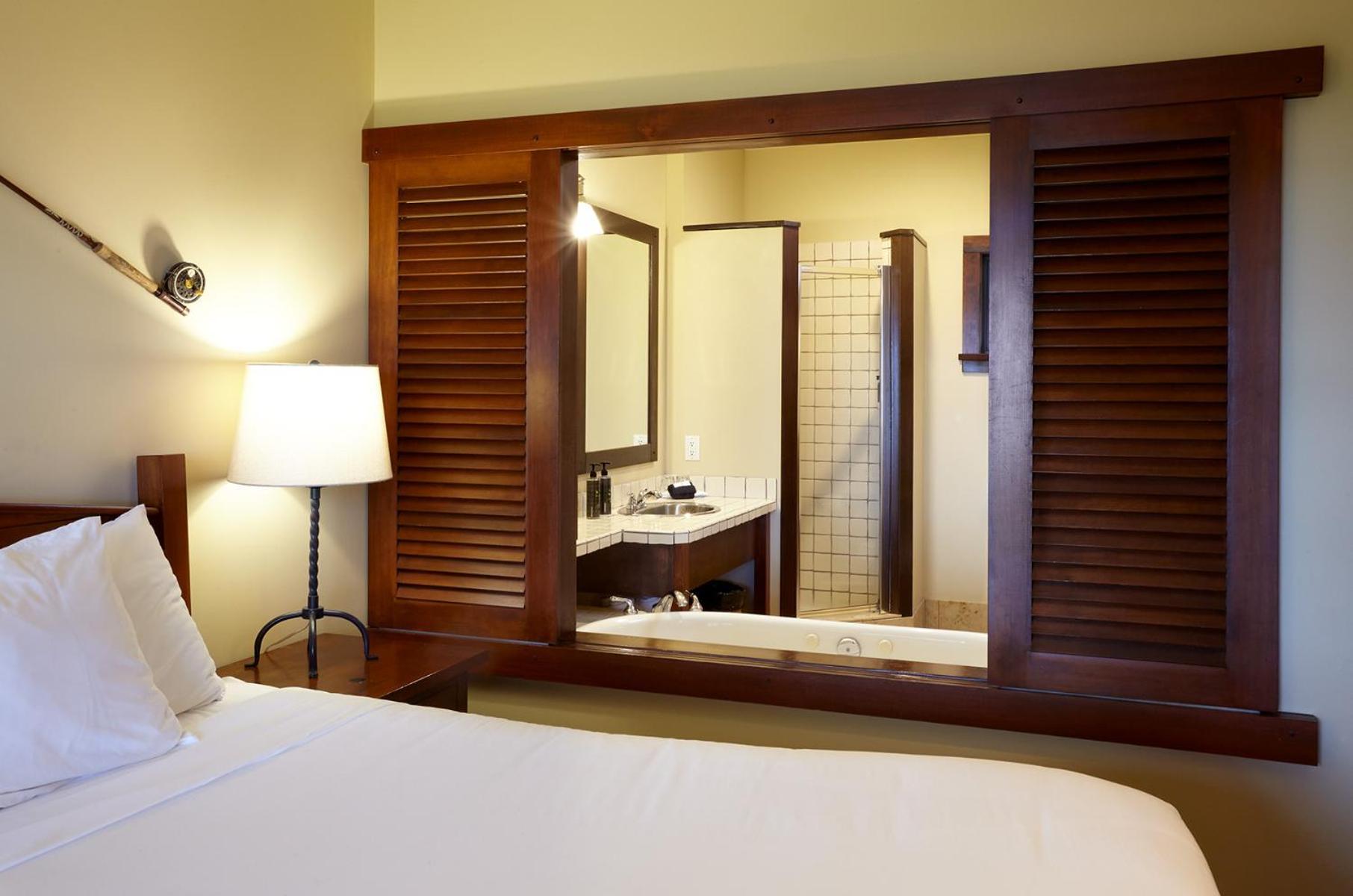Middle Beach Lodge Тофино Экстерьер фото